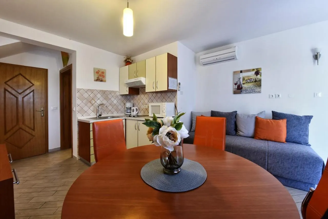Apartments House Tomic For Max 22 Persons Maj Пореч Гостевой дом