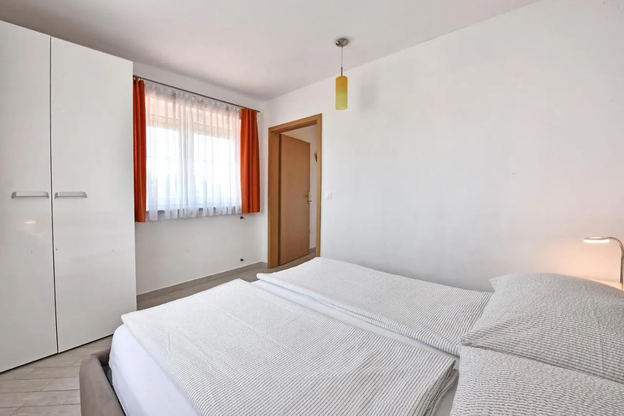 Apartments House Tomic For Max 22 Persons Maj Пореч