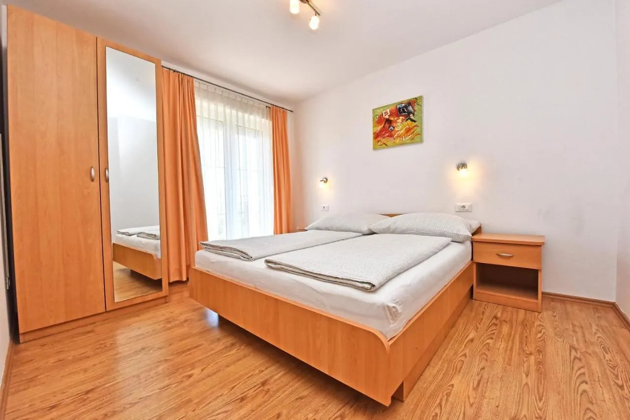 Apartments House Tomic For Max 22 Persons Maj Пореч