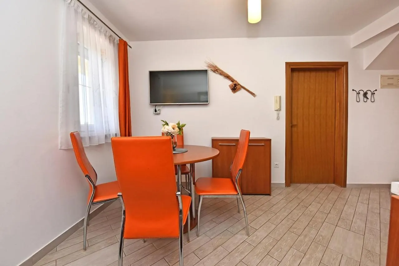 Гостевой дом Apartments House Tomic For Max 22 Persons Maj Пореч