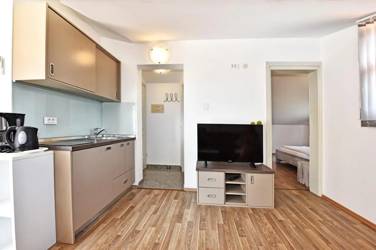 Apartments House Tomic For Max 22 Persons Maj Пореч