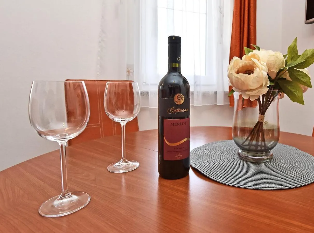 Apartments House Tomic For Max 22 Persons Maj Пореч Гостевой дом