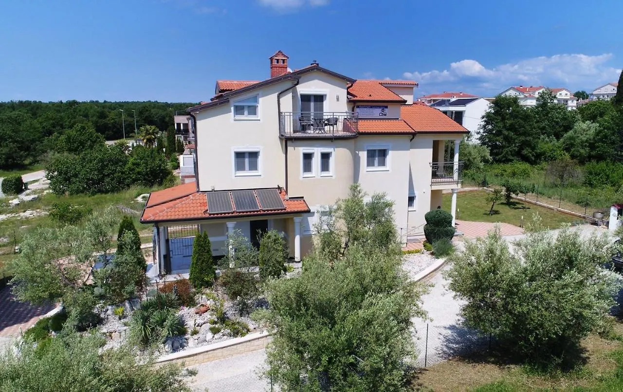 Apartments House Tomic For Max 22 Persons Maj Пореч Гостевой дом