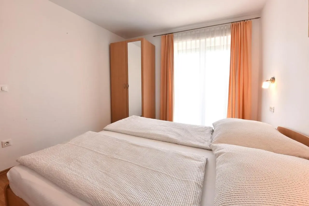 Apartments House Tomic For Max 22 Persons Maj Пореч Гостевой дом
