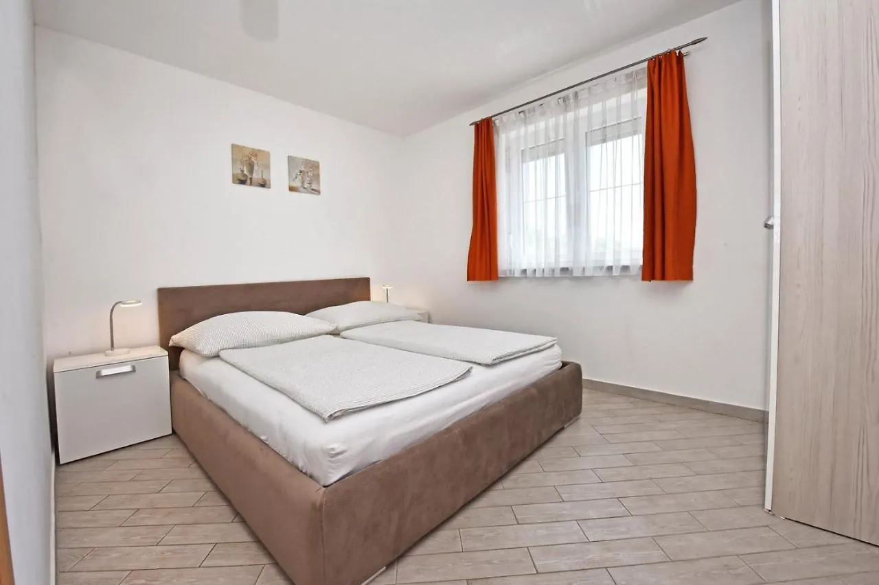 Гостевой дом Apartments House Tomic For Max 22 Persons Maj Пореч
