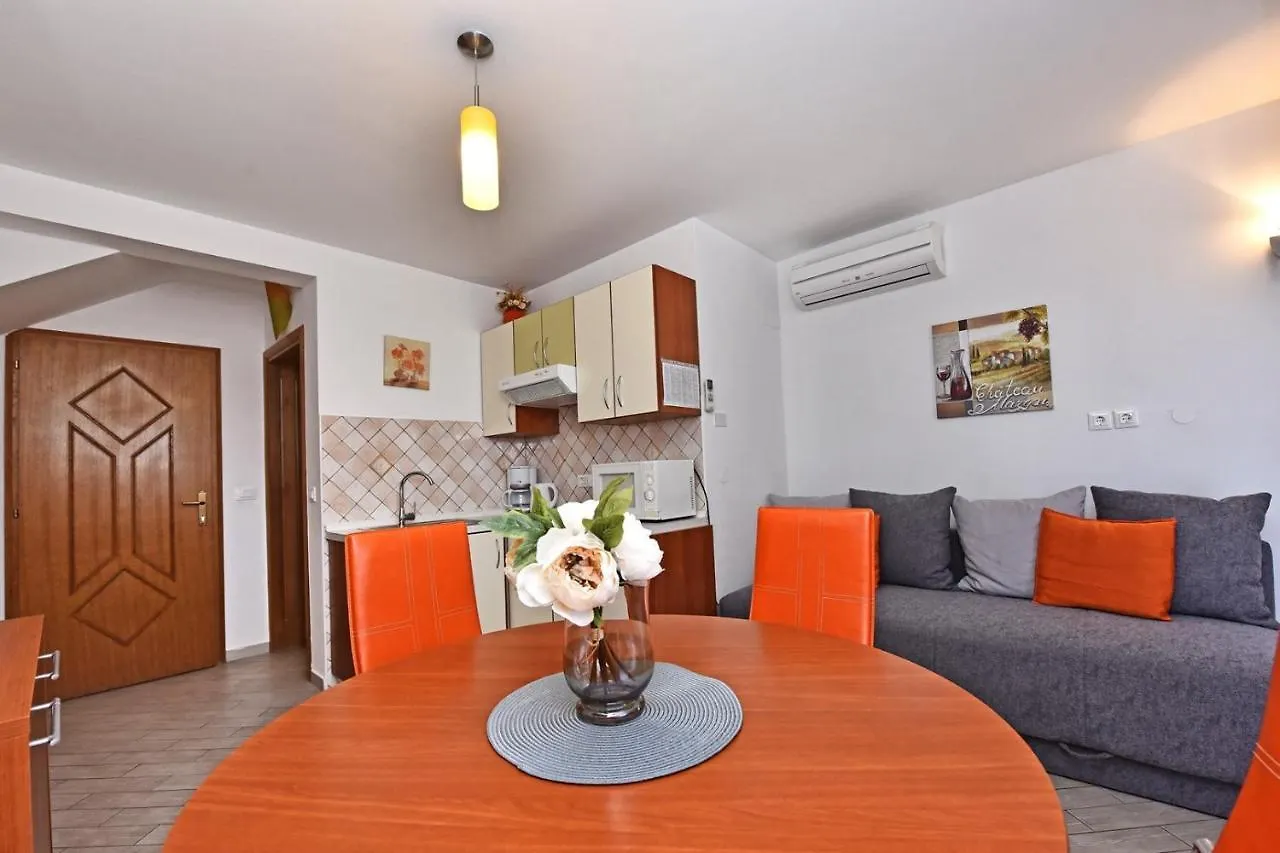 Apartments House Tomic For Max 22 Persons Maj Пореч
