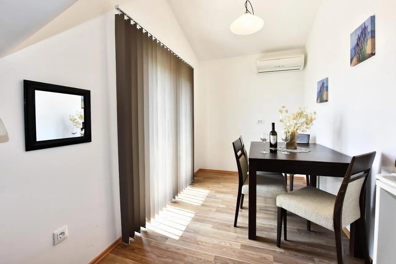 Apartments House Tomic For Max 22 Persons Maj Пореч Гостевой дом