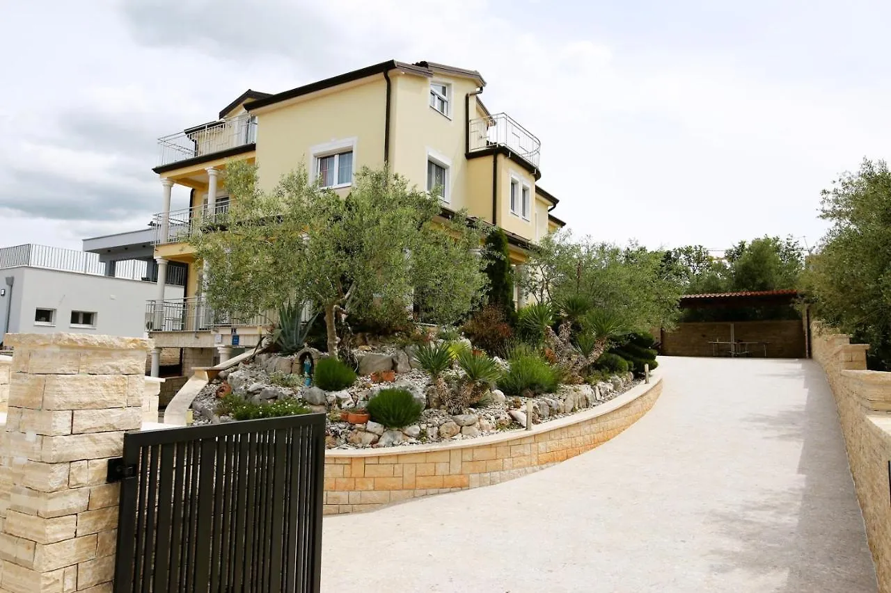 Apartments House Tomic For Max 22 Persons Maj Пореч